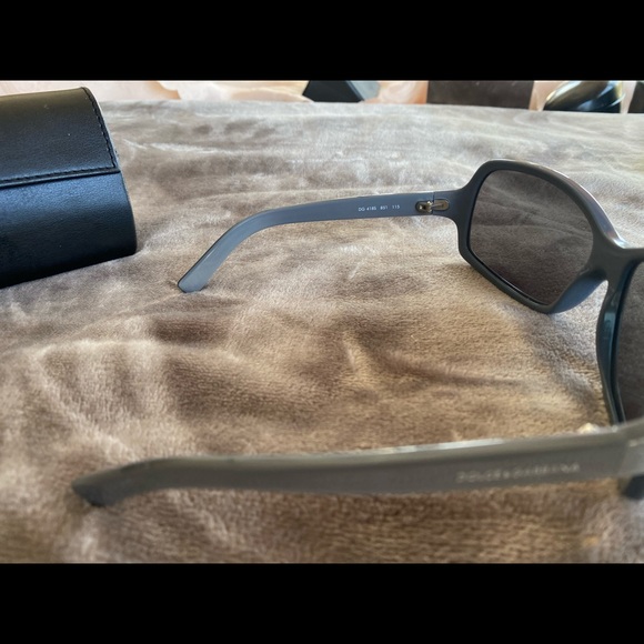 Authentic dolce and gabbana sunglasses - preowned - Picture 4 of 5